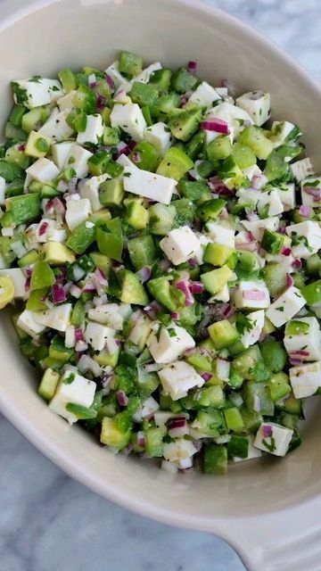 Elisa Camacho 🍽🇲🇽 on Instagram: "CEVICHE DE QUESO PANELA 🤤 De mis cenas F A V O R I T A S . •INGREDIENTES: -Queso Panela. -Tomatillo verde crudo. -Pepino Persa. -Jalapeño Fresco. -Cebolla Morada. -Cilantro. -Aguacate. -Sal. -Pimienta. -Orégano. -Lemon Pepper. -Aceite de Oliva extra virgen. -Jugo de limón. . . #ElisasPlate #Tuesday #Martes #Dinner #Cena #Ceviche #Vegetarian #Vegetariano #Salad #Ensalada #Healthy #Health #FoodBlogger #Blogger #Recipe #Receta #Saludable #Reel #Reels #Food #Comi Ceviche Recipe Mexican, Tomatillo Verde, Ceviche Recipe, Healthy Food Dishes, Cilantro, Food Dishes, Salad Recipes, Food Blogger, Vegan Recipes