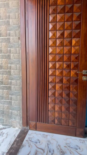 Single Door Design Modern, Jaali Door Design Wooden, Single Main Door Designs, Glass Window Design, Main Door Design Photos, Latest Door Designs, Colorful Bedroom Design, Wood Gates, Main Doors