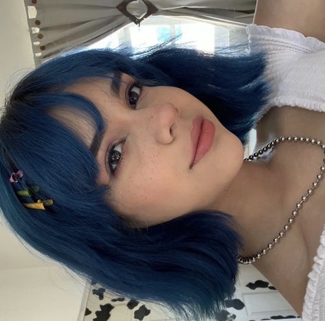 Blue Hair Aesthetic, Short Blue Hair, Short Dyed Hair, Dyed Hair Blue, Dark Blue Hair, Dyed Hair Inspiration, Pretty Hair Color, Shot Hair Styles, Short Hair Color