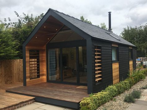 Summer House Extension, Black Cabin, Garden Cabins, Summer House Garden, Modern Barn House, Backyard Office, Granny Flat, Container House Design, Modern Barn