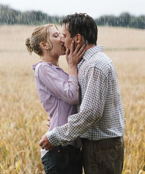 20 rainy kissing scenes that wouldn't be sexy or fun in real life Match Point Movie, The Rain Movie, Dorian Grey, Great Jokes, Kissing In The Rain, Jonathan Rhys Meyers, Hollywood Couples, Match Point, Worst Movies