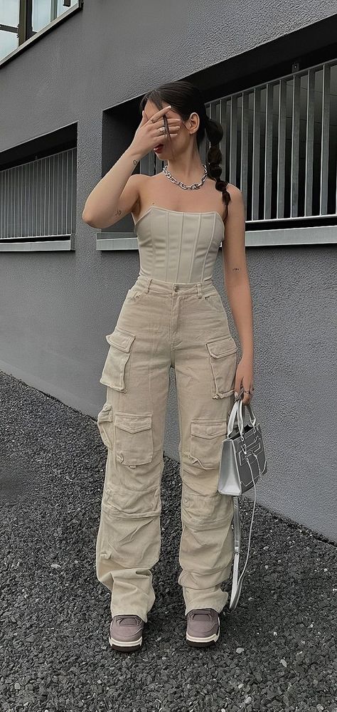 Simple Elegant Clothes, Outfit Ideas Cargo, Cargo Pants Outfits Women, Dope Fashion Outfits, Cargo Outfit, Cute Dress Outfits, Looks Party, Trendy Outfits For Teens, Everyday Fashion Outfits