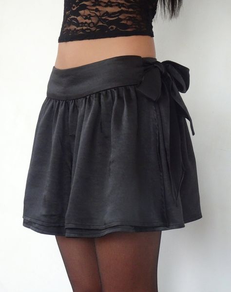 Wrap Mini Skirt, Black Model, Black Mini Skirt, Girls Rock, Pleated Mini Skirt, Low Waist, Black Mini, Wrap Skirt, Hands On