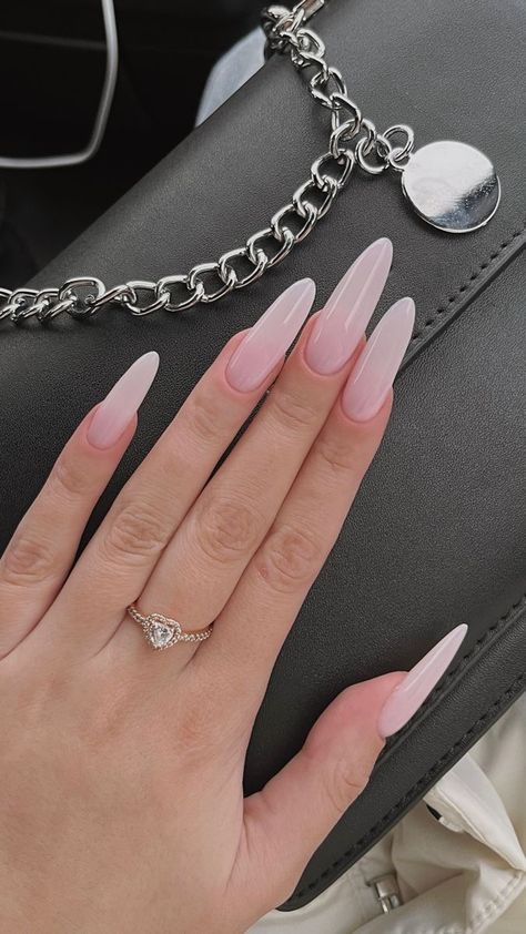 Long Round Almond Nails, Long Round Acrylic Nails, Round Long Nails, Long Round Nails, Long Oval Nails, Elegant Almond Nails, Trendy Almond Nails, Piano Hands, Rounded Acrylic Nails