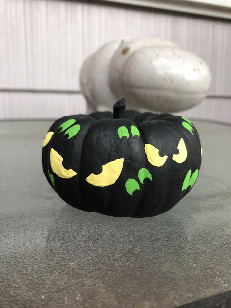 Scooby Doo Pumpkin Painting, Scooby Pumpkin, Scooby Doo Pumpkin Carving, Scooby Doo Pumpkin, Cute Painted Pumpkin Ideas, Halloween Pumpkin Painting, Pumpkin Eyes, Pumpkin Contest, Monster Eyes