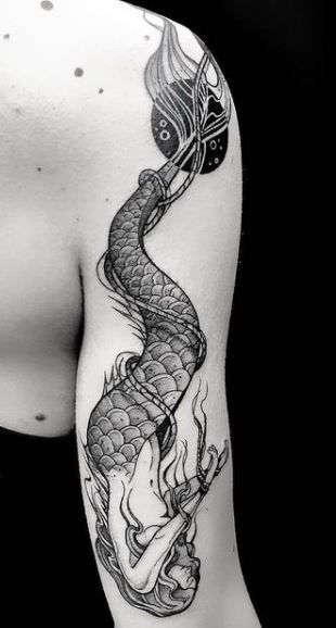 Black Water Tattoo, Dark Mermaid Tattoo, Evil Mermaid Tattoo, Wrap Around Mermaid Tattoo, Black Mermaid Tattoo, Mermaid Bicep Tattoo, Siren Tattoo Goddesses, Merman Tattoo, Siren Tattoos