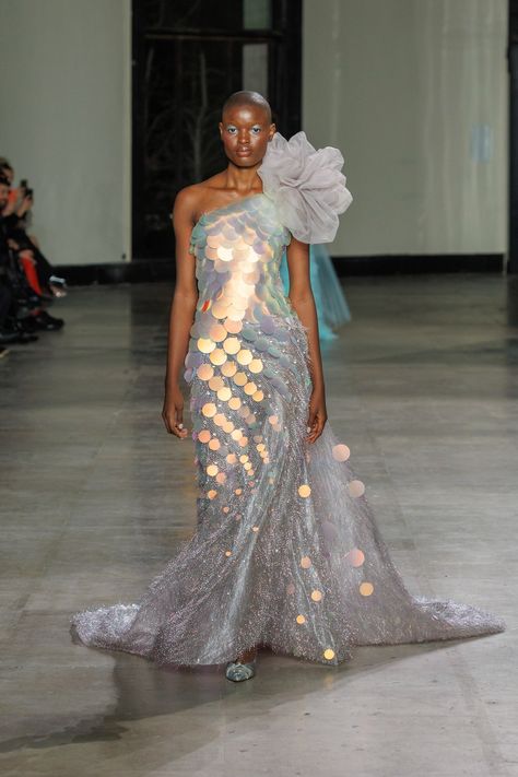 Couture Ss23, Silver Mermaid Dress, Georges Chakra, High Fashion Runway, Silver Mermaid, Fashion Couture, Spring Summer 2023, Mermaid Fashion, Mermaid Dress