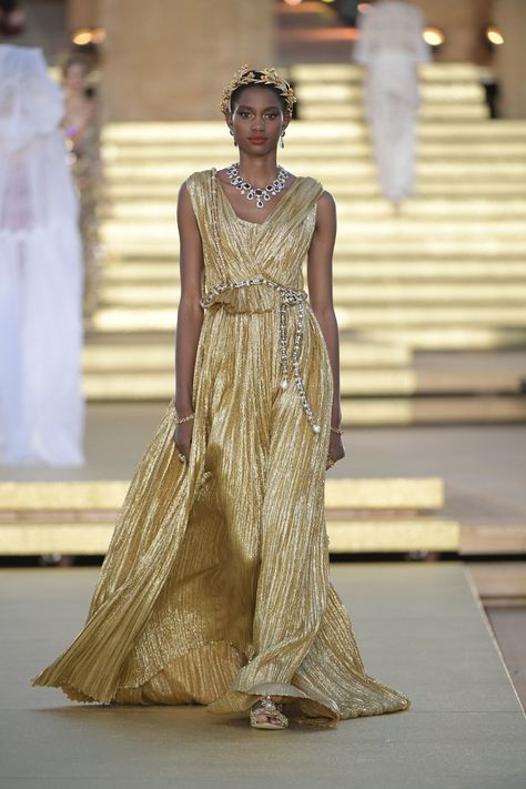 Dolce & Gabbana Stage an Epic Alta Moda Show in Sicily’s Valley of the Temples | Vogue Dolce Gabbana Alta Moda, Gold Gown, Vogue Germany, Black Gown, Dolce E Gabbana, Beautiful Life, Vogue Paris, Gold Dress, Couture Collection