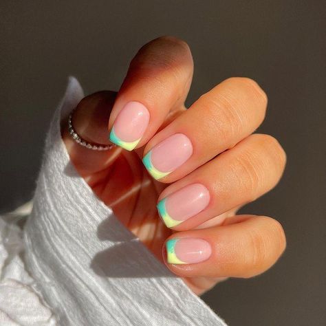 Spring French Tip Nails 2024: Cute, Colorful Designs to Refresh Your Look Vacation Nail Ideas, Spring French Tip Nails, Spring French Tip, Shellac Nails Summer, Ombré French, Vacation Nail Art, Vacation Nail Designs, Yellow French, Nail Room