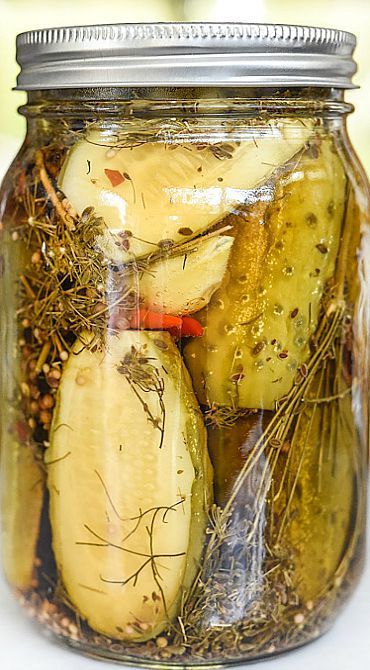 Spicy Killer Garlic Dill Pickles Spicy Pickle Recipes, Garlic Dill Pickles, Dill Pickle Recipe, Pickle Recipes, Canning Pickles, Spicy Pickles, Pickle Recipe, Refrigerator Pickles, Pickling Spice