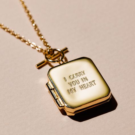 Luxury Vintage Jewelry For Memorial, Cheap Gold Locket Necklace With Adjustable Chain, Luxury Antique Locket Necklace For Formal Events, Meaningful Jewelry Wife, I Carry You In My Heart, Luxury Vintage Etched Necklaces, Engraving Ideas Jewelry, Olympic Jewelry, Golden Locket