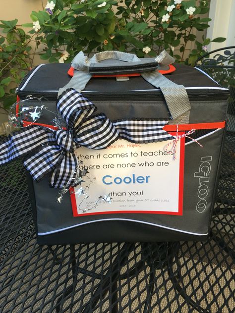 Teacher appreciation gift suitable for a male teacher: each child brings a drink with a "punny" tag attached to fill the cooler throughout the week. We emailed various tags to the class and told them to just print one out and tie it to their drink. Pinterest is full of cute tags you can use. Male Teacher Gifts, Appreciation Gifts Diy, Teacher Retirement Gifts, Teacher Appreciation Gifts Diy, Male Teacher, Creative Christmas Gifts, School Teacher Gifts, Diy Teacher Gifts, Teacher Christmas Gifts