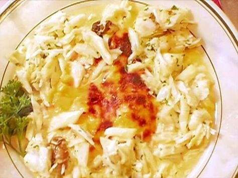 This Crabmeat Au Gratin is John Besh's hands-down favorite in New Orleans. Crabmeat Au Gratin Recipe, Crab Au Gratin Recipe, John Besh Recipes, Crab Meat Au Gratin, Au Gratin Recipes, Crab Dishes, Video Food, Cajun Creole Recipes, Chef John