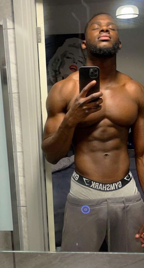 Black Physique, Black Man Physique, Men Physique, Black Man Exercising, Sleeper Build, Physique Goals, Black Dude Sagging, Hunk Black Guy, Black Dude