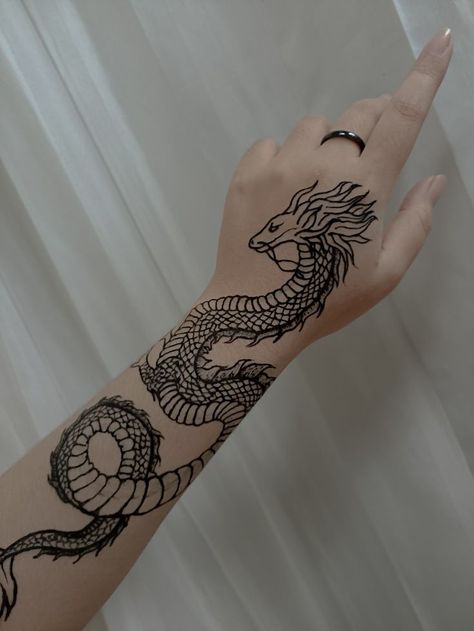 Dragon Henna Tattoo Chihenna_ On Instagram Dragon Tattoo Henna, Dragon Henna Tattoo, Animal Henna Designs, Dragon Henna, Henna Designs Arm, Cool Henna, Henna Designs Front Hand, Cool Henna Designs, Henna Tattoo Designs Arm