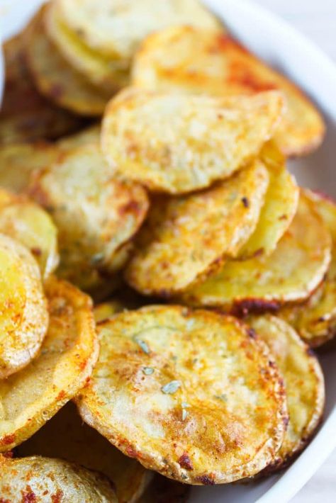 Air Fryer Potato Slices, Sliced Potatoes In Air Fryer, Sliced Fried Potatoes, Potato Coins, Air Fryer Chips, Air Fryer Potato Chips, Air Fry Potatoes, Air Fryer Potato, Potato Side Dish