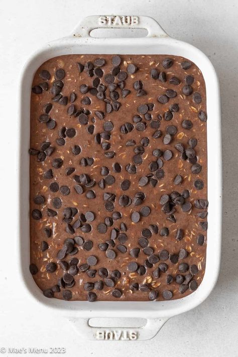 Indulge in the best of both worlds with my decadent Brownie Baked Oatmeal recipe. This wholesome delight combines the rich, fudgy essence of brownies with the nourishing goodness of oatmeal. Each spoonful delivers a heavenly blend of chocolatey goodness and hearty oats, creating a satisfying and balanced breakfast, snack or even dessert. Treat yourself to a guilt-free indulgence and make this Brownie Baked Oatmeal your new favorite go-to recipe. #easysnacks #oatmealrecipes Brownie Oatmeal Bake, Baked Brownie Oatmeal, Brownie Oatmeal, Brownie Baked Oats, Brownie Baked Oatmeal, Best Healthy Breakfast, Breakfast Brownies, Oatmeal And Eggs, Oatmeal Bake