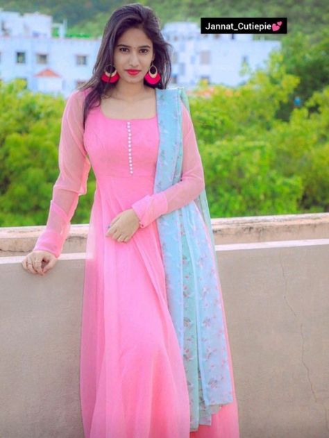 Latest Traditional Dresses, Simple Frock Design, Lehenga Saree Design, Long Gown Design, Simple Frocks, Anarkali Dress Pattern, Simple Gowns, Simple Kurta Designs, Beautiful Casual Dresses