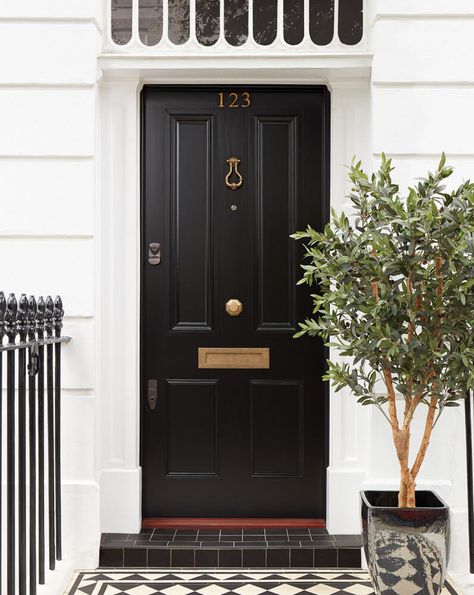 Black Georgian Front Door - London Door Company Period Front Door, Decorated Staircase, Uk Door, Modern Victorian Style, Arched Front Door, Best Front Door Colors, Georgian Doors, Black Front Door, Front Door Lighting