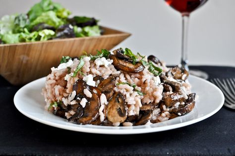 Red Wine + Goat Cheese Risotto with Caramelized Mushrooms I howsweeteats.com Goat Cheese Risotto, Filet Mignon Chorizo, Caramelized Mushrooms, Cheese Risotto, Wine Coolers, Risotto Recipes, Easy Appetizer Recipes, Jamie Oliver, Vegetarian Dishes