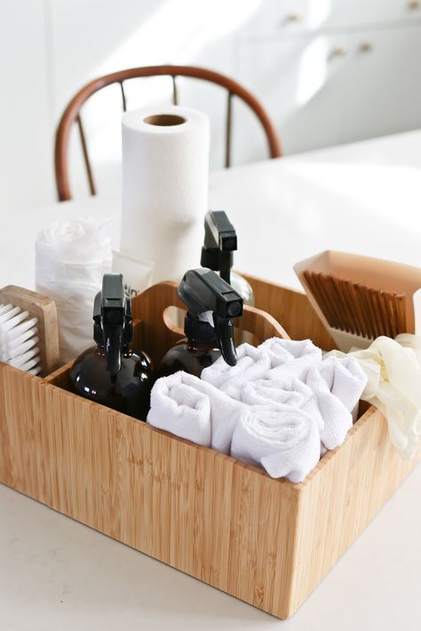 Minimal Cleaning Supplies, Cleaning Caddy Organization, Bathroom Cleaning Caddy, Cleaning Caddy Essentials, Cleaning Product Storage, Must Have Cleaning Supplies, Cleaning Supplies Storage, Homemaking Aesthetic, Aesthetic Cleaning