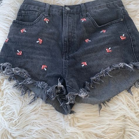 Women’s mushroom black jeans cute!!!!! Mushroom Pants, Bleached Clothes, Painted Shorts, Find Your Aesthetic, Outfit References, Painted Jeans, Painted Denim, Pants Design, Athletic Pants