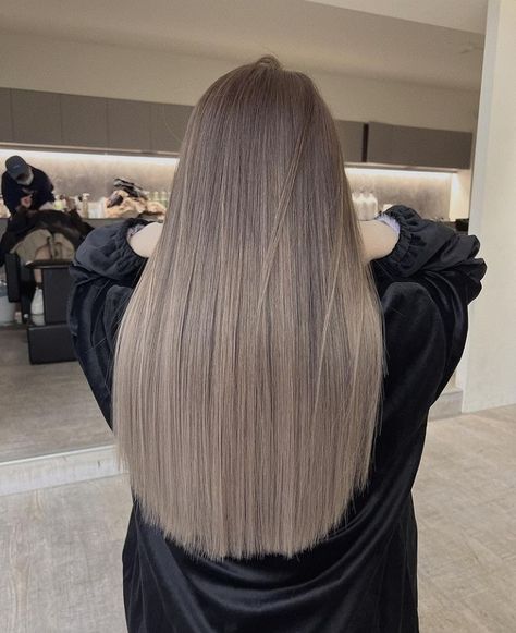 Ash Blonde Hair Balayage, Cool Blonde Hair Colour, Pretty Blonde Hair, Dark Blonde Hair Color, Ash Hair Color, Hair Color Streaks, Cool Blonde Hair, Brunette Hair With Highlights, Straight Blonde Hair