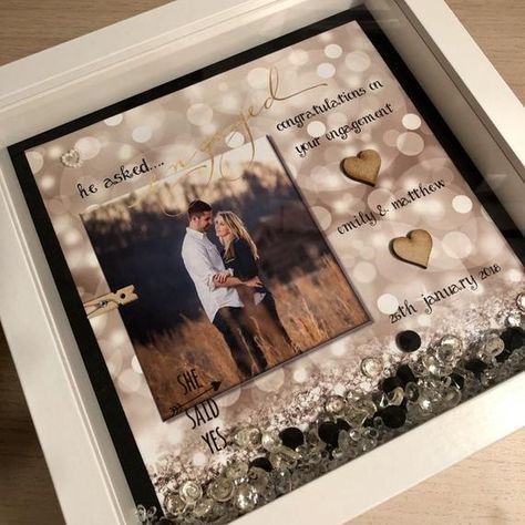 Diy Engagement Gifts, Engagement Frame, Diy Birthday Gifts For Him, Engagement Present, Diy Anniversary, Engagement Presents, Creative Gifts For Boyfriend, Gifts For Fiance, Birthday Gifts For Best Friend