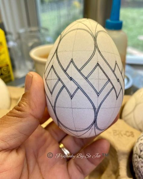 Pysanky Eggs Pattern, Egg Artistry, Egg Shell Art, Easter Egg Art, Carved Eggs, Easter Egg Pattern, Easter Decorations Ideas, Shabby Chic Easter, Easy Easter Decorations