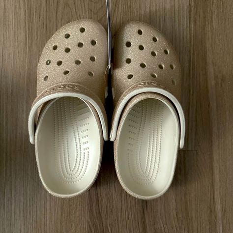 Crocs New Crocs, Shoes Crocs, Women's Crocs, Color Champagne, Crocs Shoes, Tan Color, Shoe Brands, Women's Shoes Sandals, Shoes Sandals