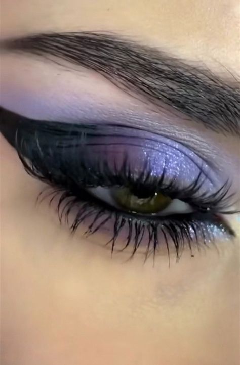 Eye Makeup For Hooded Eyes, Plum Eyeshadow, Purple Smokey Eye, Hooded Eye Makeup, Purple Eyeshadow, Hooded Eyes, Eyeshadow Looks, Smokey Eye, Wedding Makeup