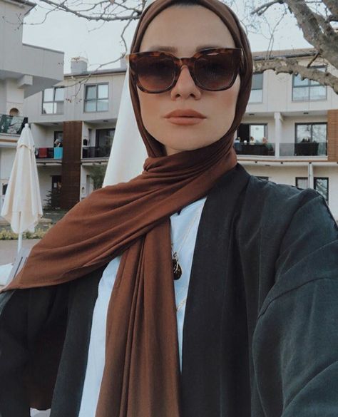 Hijab For Oval Face, Hijabi Photography, Street Hijab, Street Hijab Fashion, Modest Fashion Hijab, Style Hijab, Hijab Girl, Oval Face