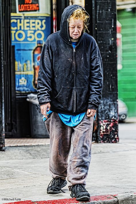 Homeless Looking Outfit, Homeless Clothes Aesthetic, Homeless People Photography, Homeless Woman, Homeless Style, Homeless Fashion, Homeless Outfit, Homeless Aesthetic, Homeless Clothes