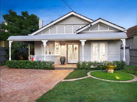 Californian bungalow wood traditional California Bungalow Australian, Californian Bungalow, 1930s Bungalow, Bungalow Extensions, Weatherboard House, California Bungalow, Bungalow Renovation, Bungalow Exterior, Bungalow Homes