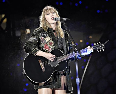 Taylor Swift Squad, Taylor Swift Guitar, Reputation Stadium Tour, Reputation Tour, Taylor Swift News, Fire Cover, Rainy City, Taylor Swift Reputation, Black Guitar