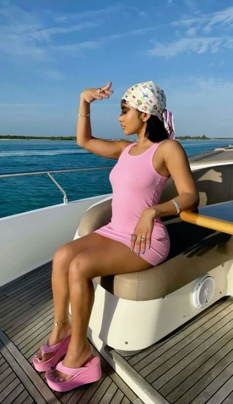 Miami Aesthetic Outfit, Vacation Outfits Cancun, Legwarmer Outfit, Miami Outfits Black Women, Earmuff Outfit, Black Women Vacation Outfits, Gym Outfit Summer, Pink Outfit Casual, Yacht Pictures