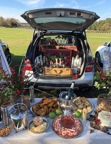 Outdoor Concert Food Ideas, Polo Tailgate Ideas, Horse Race Tailgate, Fancy Tailgate, Tailgate Inspiration, Steeplechase Tailgate, Polo Tailgate, Football Brunch, Polo Picnic