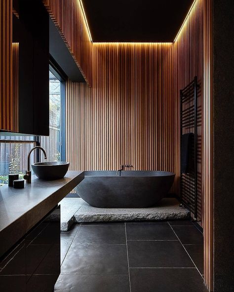 Beautiful timber bathroom design. Timber cladding Vertical Black Tile Shower Ideas, Black And Brown Bathroom Ideas, Brown And Black Bathroom, Concrete Bathtub, Bilik Air, Bad Inspiration, Small Bathroom Makeover, Indirect Lighting, Bath Room