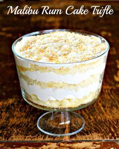 Malibu Rum Cake, Mousse Trifle, Dessert Trifle, Sweets Homemade, Oreo Trifle, Trifle Bowl Recipes, Cake Trifle, Trifle Dessert Recipes, Trifle Recipes