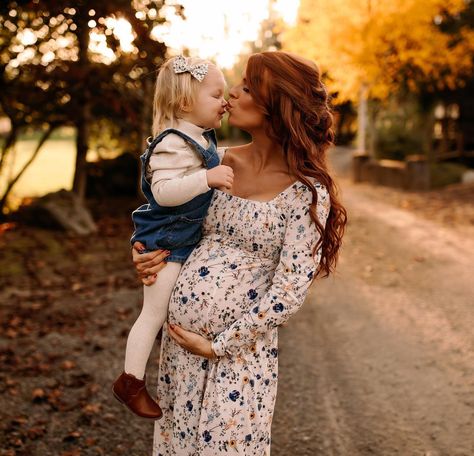 Roloff Family, Audrey Roloff, Maternity Photography Family, Recovering From Surgery, Pregnant Style, Maternity Photography Poses Outdoors, Maternity Photography Poses Couple, Mommy And Me Photo Shoot, Family Maternity Photos