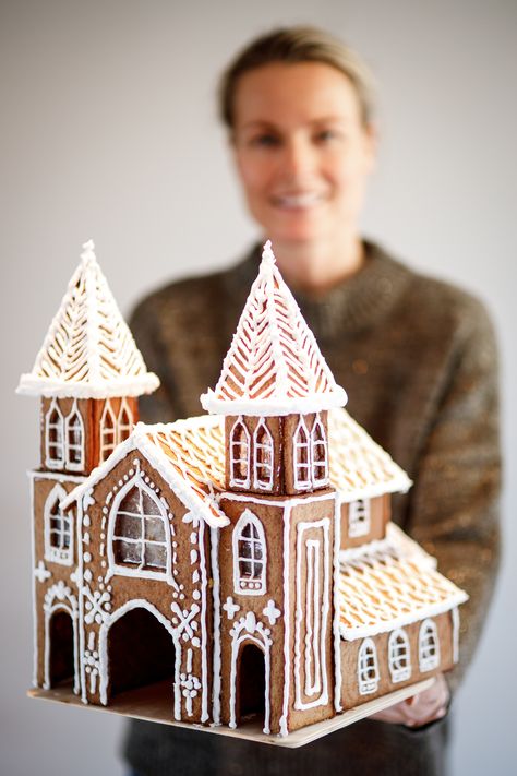 Do you want to make a stunning gingerbread masterpiece? Then this gingerbread cathedral template is definitely for you!🌟 Victorian Gingerbread House Template, Big Gingerbread House Template, Cathedral Gingerbread Houses, Ginger Bread House Templet, Gingerbread Blueprints, Gingerbread House Winners, Gingerbread Structure Ideas, Gingerbread Building Ideas, Ginger Bread House Template