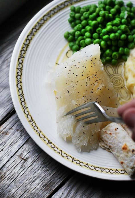 How to prepare lutefisk: Learn my family's favorite way to prepare this Norwegian-American delicacy. Ludafisk Recipe, Lutefisk How To Cook, Lutefisk Recipe, Christmas Meals, Shellfish Recipes, Eat Healthy, Fun Food, Fish And Seafood, Family Favorites