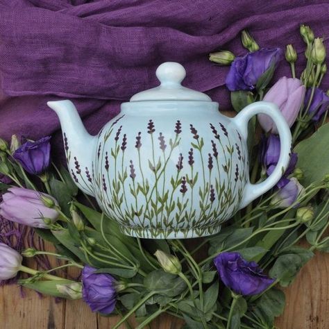 Painting On Teapot, Tea Pot Pottery Painting Ideas, Hand Painted Teapot, Tea Pot Painting Ideas, Pottery Painting Teapot, Teapot Painting Ideas, Valentines Ceramics, Tea Pot Painting, Tea Pot Design