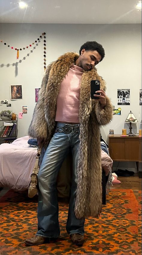 Male Maximalist Outfits, Hood Princess, Aesthetic Male Outfits, Maximalist Outfits, Maximalist Fashion, Aesthetic Outfits Men, Mens Fashion Inspiration, Paris Outfits, Fur Coats