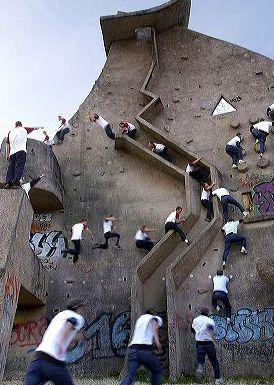 Body building strength, Crossfits acceleration, and parkours accuracy and precision. Equals an athlete with no boundaries Parkour Workout, Parkour Training, Ninja Warrior, Obstacle Course, Poses References, Free Running, Action Poses, Bench Press, Parkour