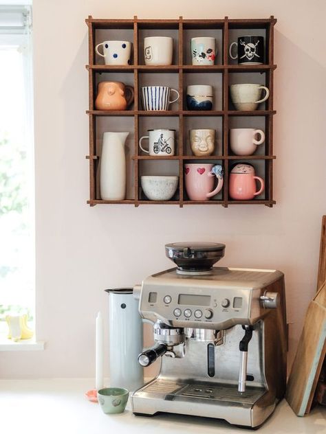 Coffee Home Decor, Coin Café, Decor Ideas Kitchen, Desain Pantry, Coffee Bar Home, Apartment Inspiration, Kitchen Wall Decor, Dream House Decor, Home Decor Kitchen