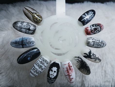 Game of thrones nail art Game Of Thrones Nails Designs, Game Of Thrones Nail Art, Game Of Thrones Nails, Harry Potter Plates, Ideas Uñas, Games Of Thrones, Get Nails, Nail Games, Nails Inspo