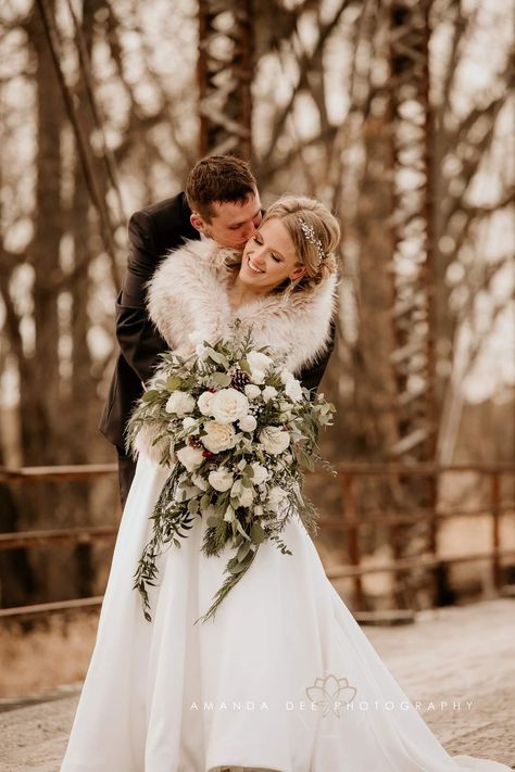 Winter Bridal Bouquet Greenery, Wedding Bouquets Bride Winter, Winter Wedding Bridal Bouquet, Winter Wedding Bouquet Evergreen, Winter Bride Bouquet, Winter Bouquet Wedding, Winter Wedding Bouquet White, Christmas Tree Farm Wedding, Winter Wedding Flowers Bouquets