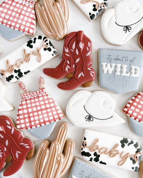 Rodeo Themed Cookies, 2024 Cookies, Cowgirl Cookies, Cow Cookies, Gender Reveal Cookies, Farm Cookies, Cowgirl Baby Showers, Cookie Decoration, Cowboy Cookies