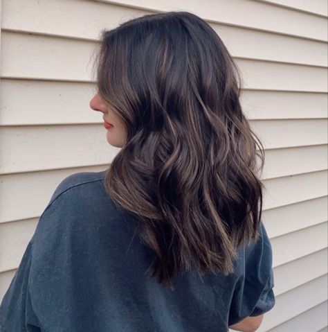 How To Style Mid Length Hair, Shoulder Length Dark Brown Hair, Full Highlight, Light Browns, Undone Hair, Dark Brunette Hair, Hair Color Chocolate, Brown Hair Looks, Brown Hair Inspo